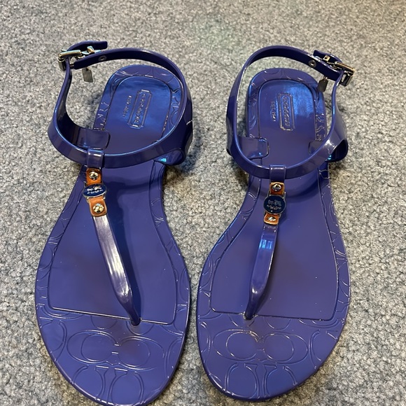 Coach jelly sandals with carriage round symbol on top - Picture 5 of 5